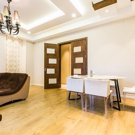 טביליסי Sweet Home 3 At Freedom Square מראה חיצוני תמונה